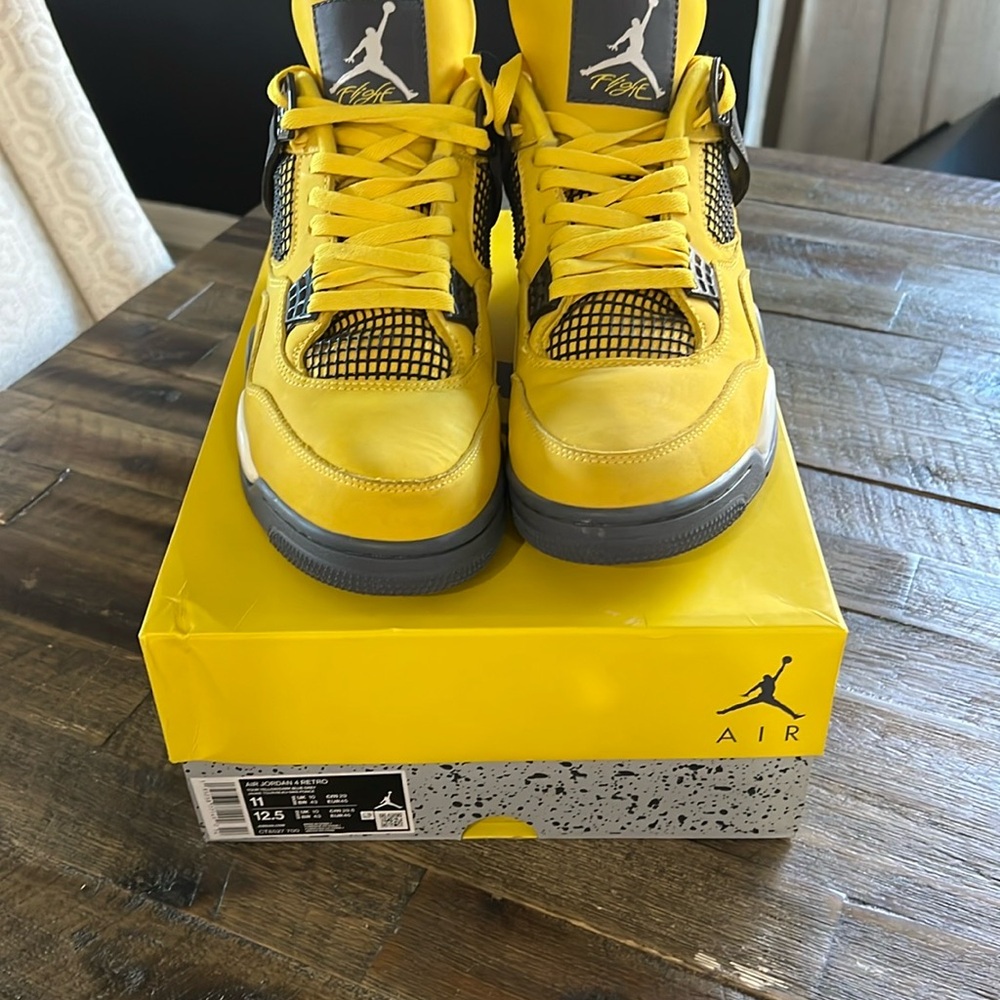 Air Jordan 4 Retro Lightning Yellow